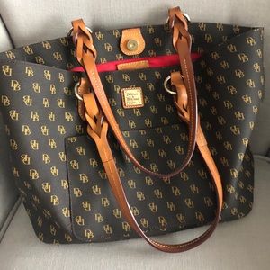 Dooney & Bourke Tote-
